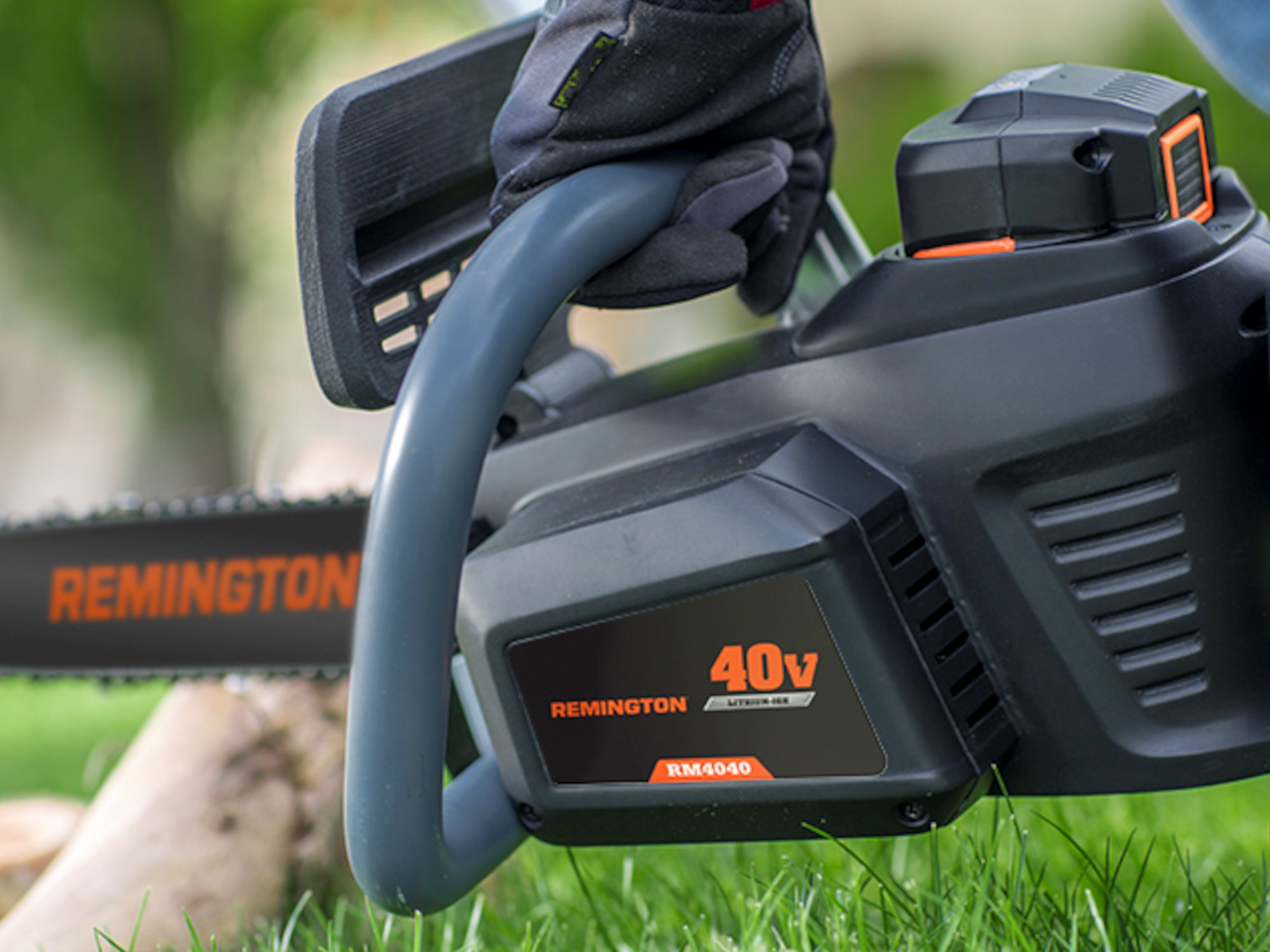 Cutting firewood with Remington RM4040