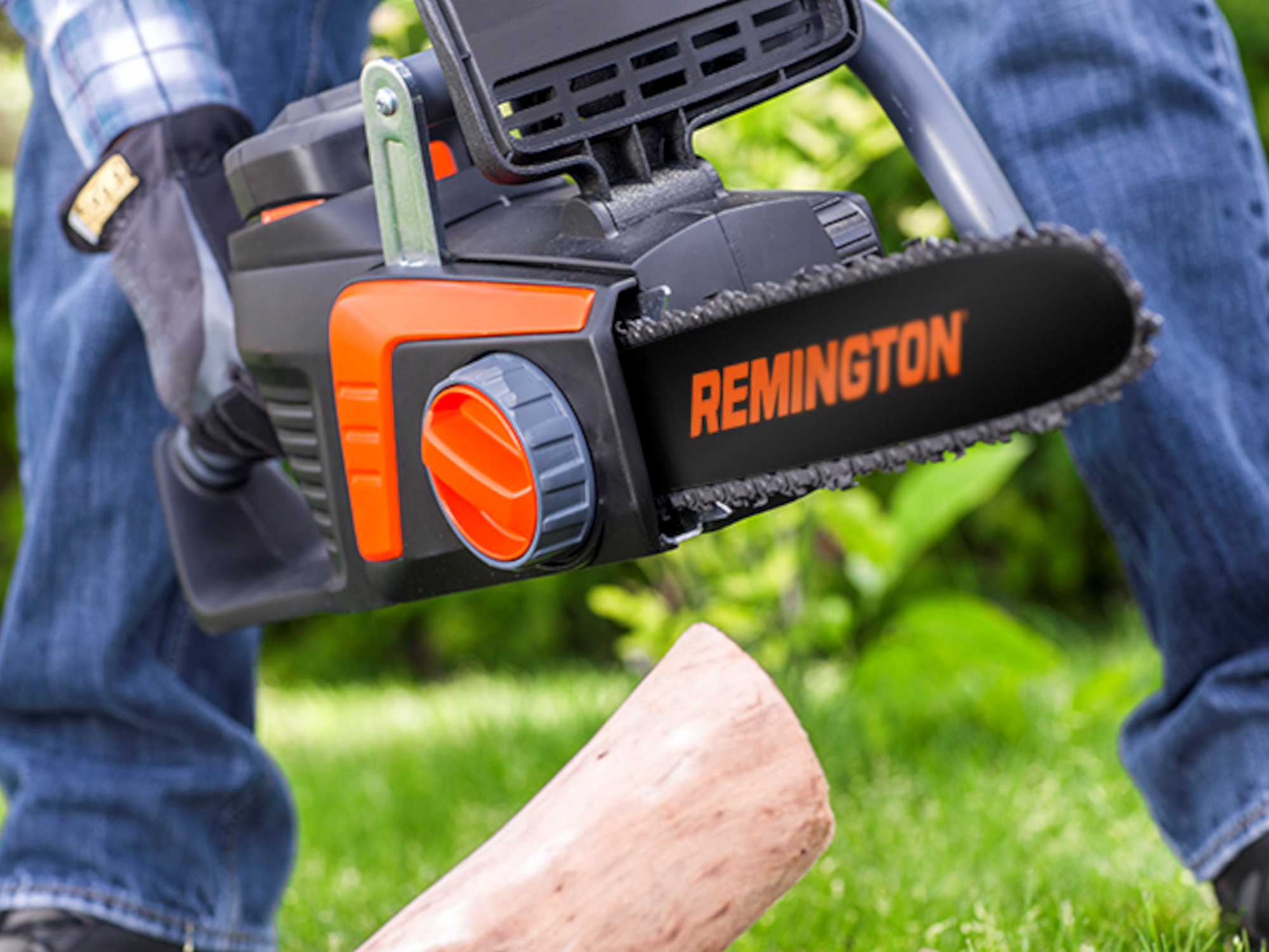 Remington RM4040 — cordless chainsaw for small jobs